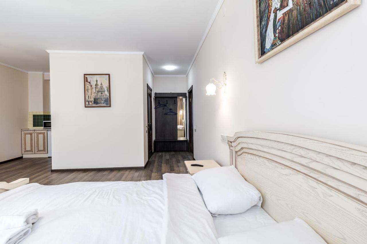 Opera House Apartment 3 Lviv Eksteriør billede