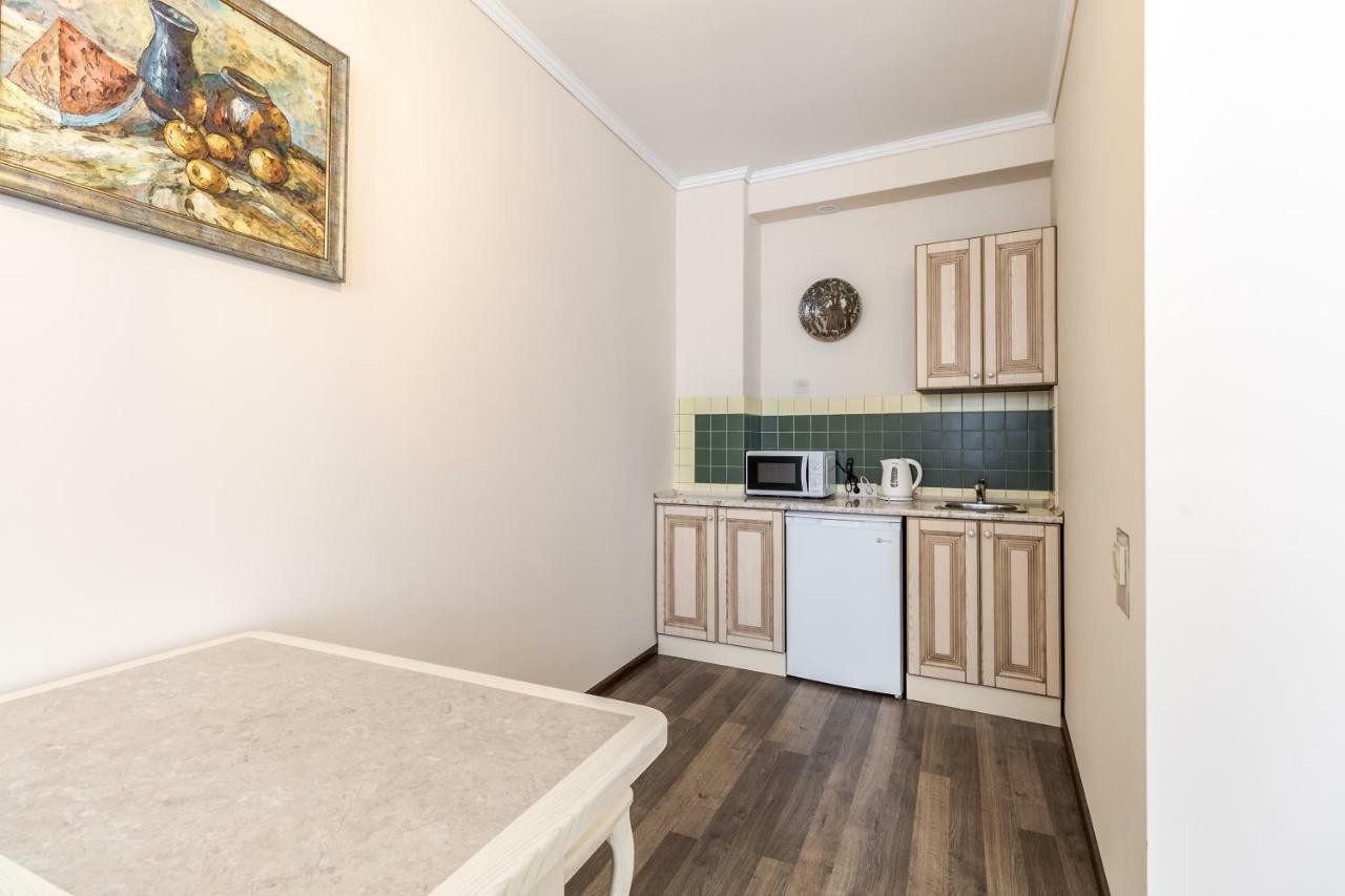 Opera House Apartment 3 Lviv Eksteriør billede