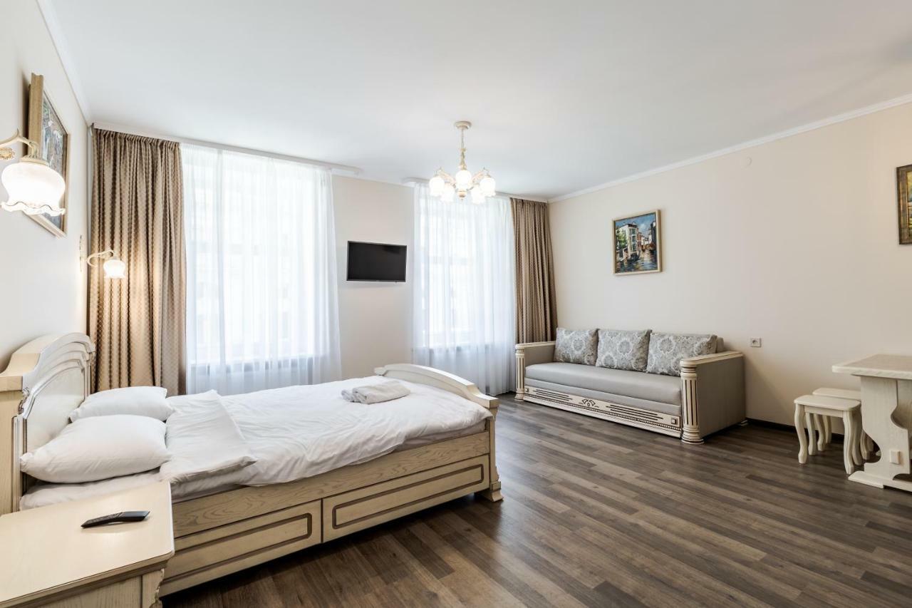 Opera House Apartment 3 Lviv Eksteriør billede
