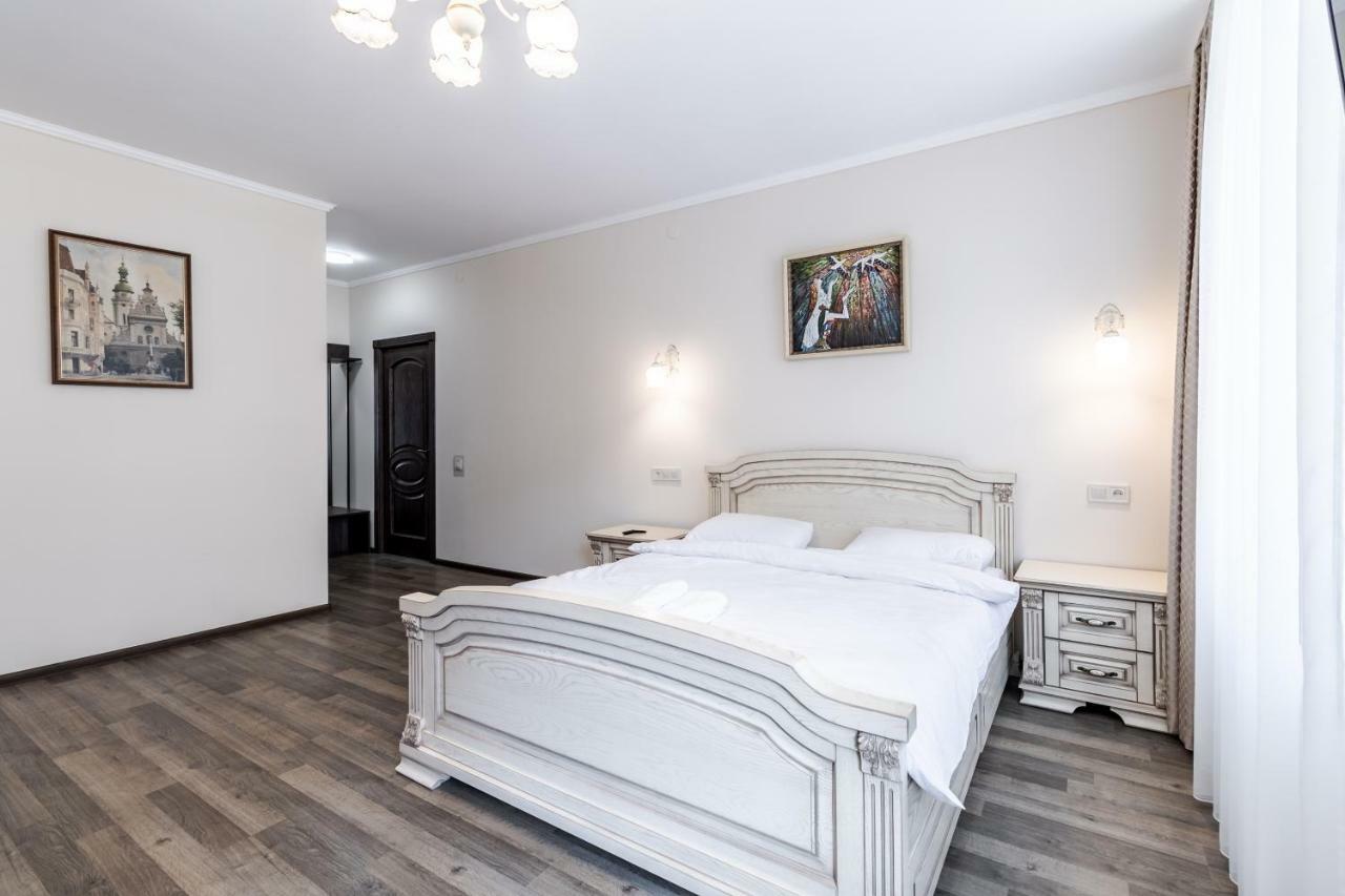 Opera House Apartment 3 Lviv Eksteriør billede