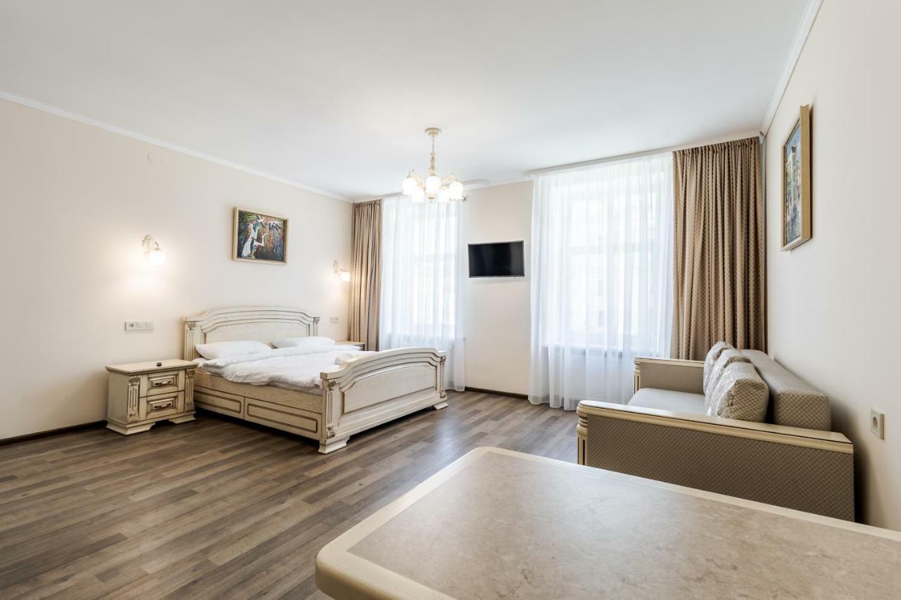 Opera House Apartment 3 Lviv Eksteriør billede